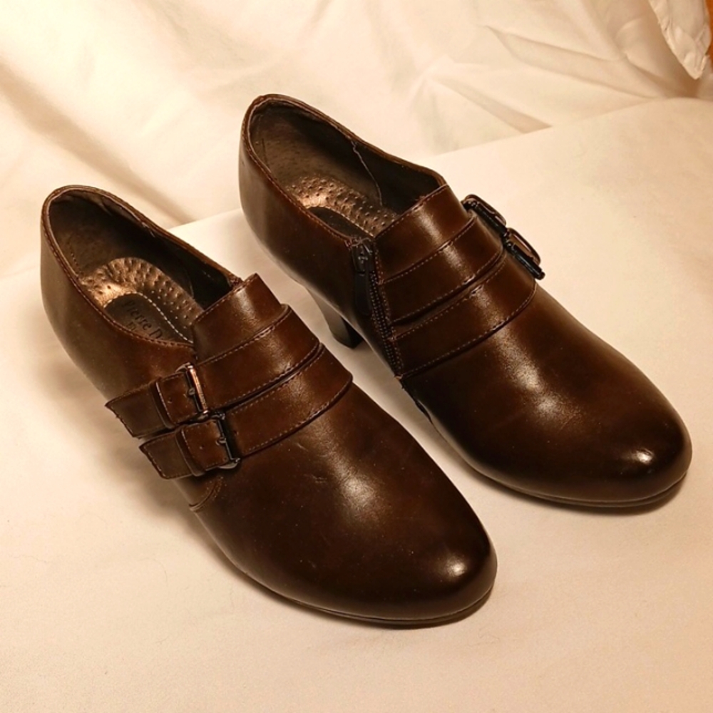 Pierre Dumas Flexibles Ankle Bootie Brown